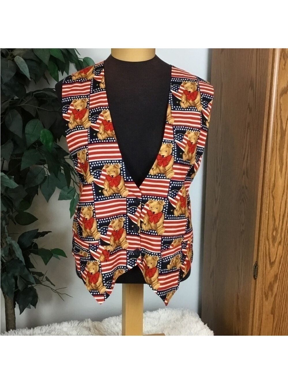 JLN USA patriotic teddy bear 3 button vest Woman’s size Large NWT